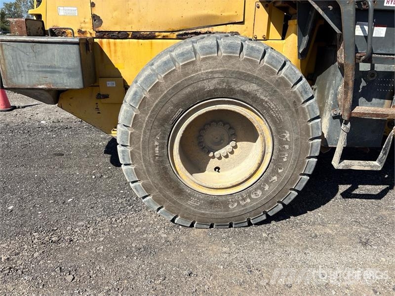 Komatsu WA320-3 Kolesni nakladalci