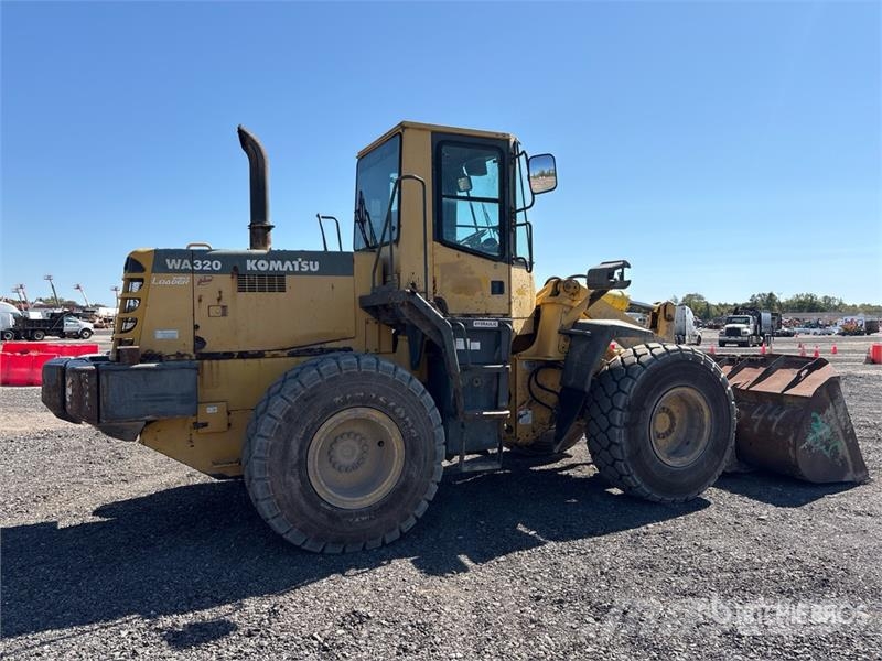 Komatsu WA320-3 Kolesni nakladalci