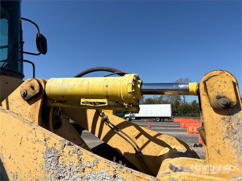 Komatsu WA320-3 Kolesni nakladalci