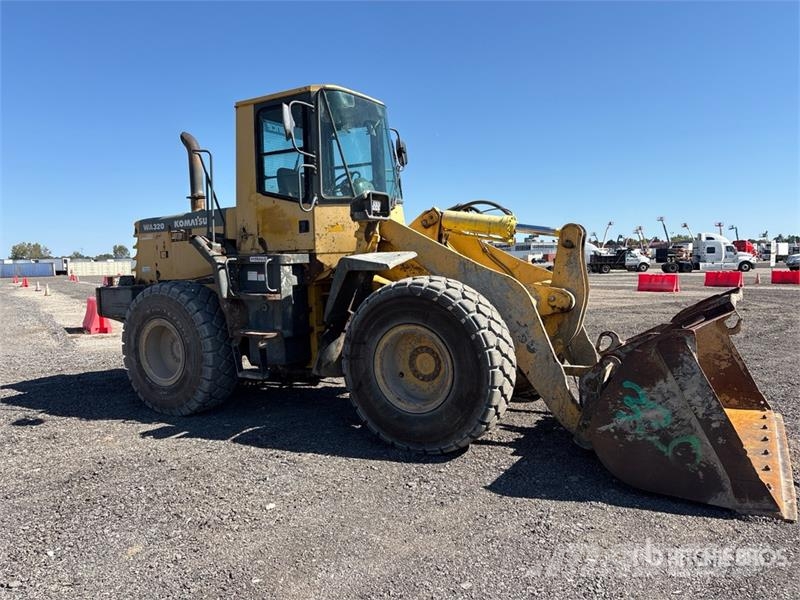 Komatsu WA320-3 Kolesni nakladalci