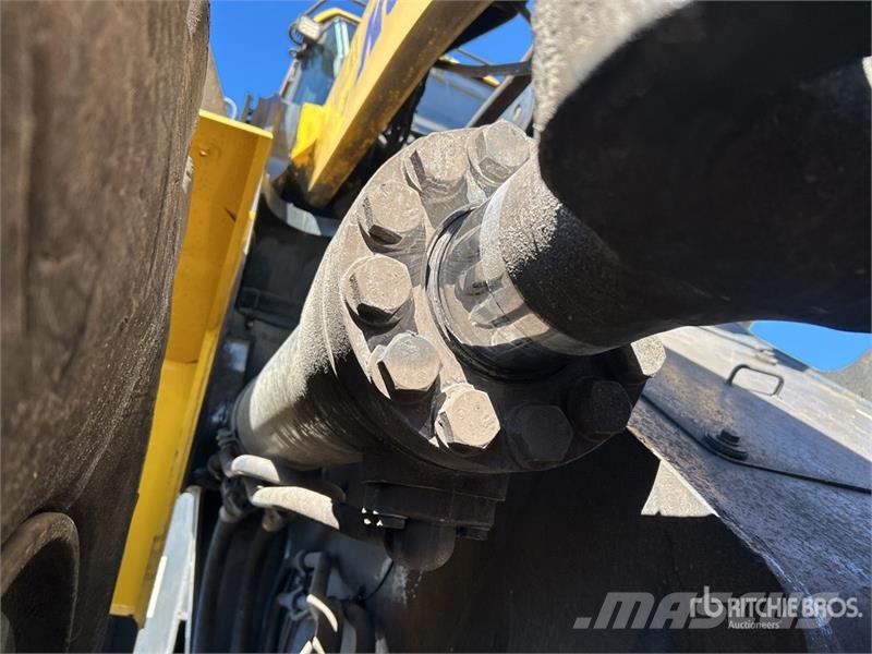 Komatsu WA600-8 Wheel Loader لوادر بعجل