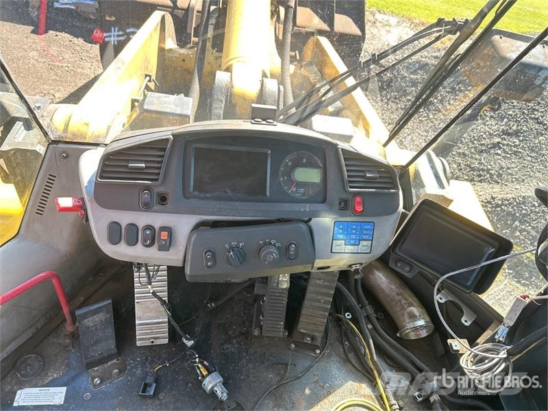 Komatsu WA600-8 Wheel Loader لوادر بعجل