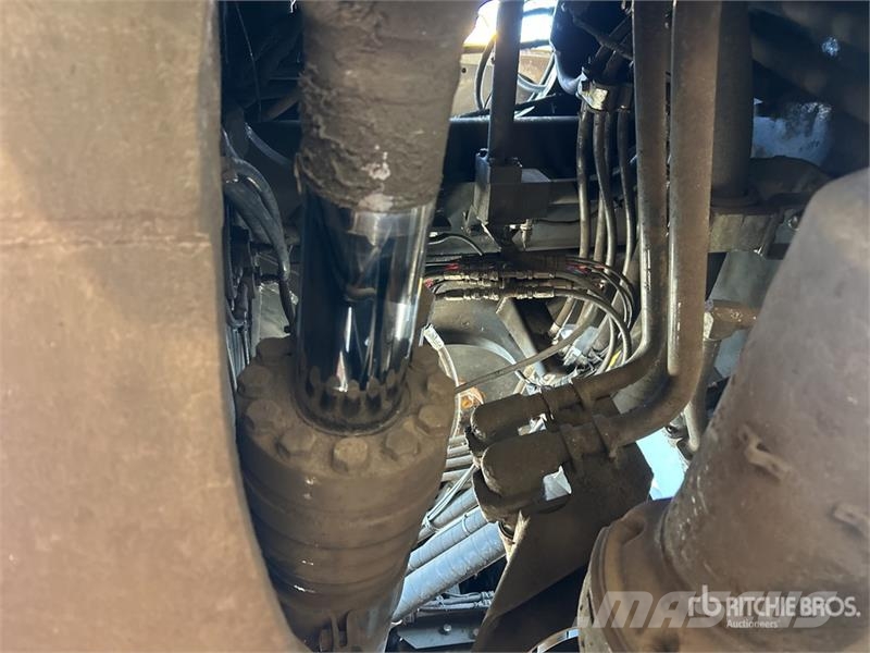 Komatsu WA600-8 Wheel Loader لوادر بعجل