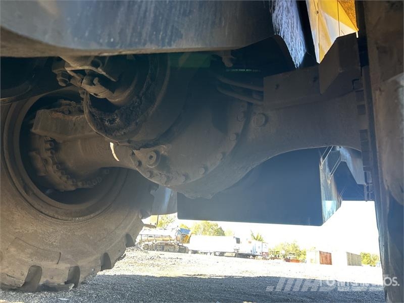 Komatsu WA600-8 Wheel Loader لوادر بعجل