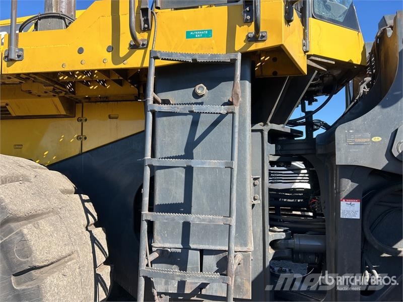 Komatsu WA600-8 Wheel Loader لوادر بعجل