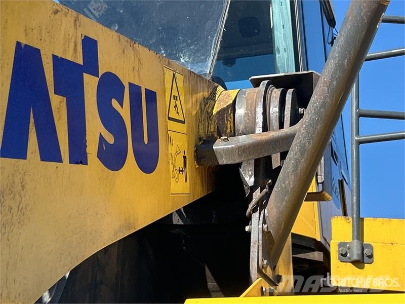 Komatsu WA600-8 Wheel Loader لوادر بعجل