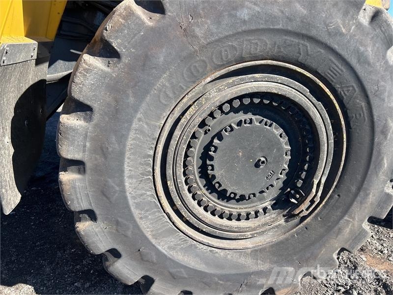 Komatsu WA600-8 Wheel Loader لوادر بعجل