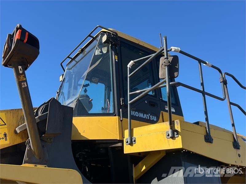 Komatsu WA600-8 Wheel Loader لوادر بعجل