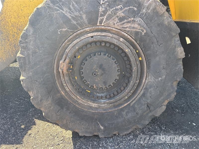 Komatsu WA600-8 Wheel Loader لوادر بعجل