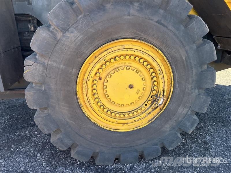 Komatsu WA600-8 Wheel Loader لوادر بعجل