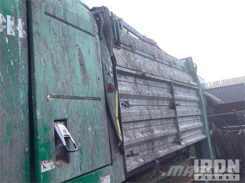 Komptech Terminator 6000S 100 ton/hr Tracked Shredder آلات تمزيق المخلفات