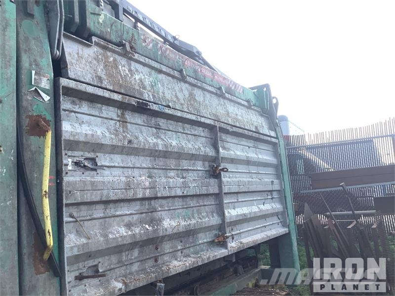 Komptech Terminator 6000S 100 ton/hr Tracked Shredder آلات تمزيق المخلفات