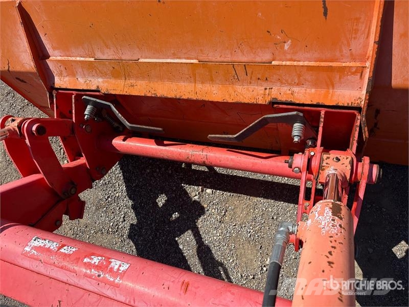 Kubota M5660SUD 4WD Utility Tractor Taajamatraktorit