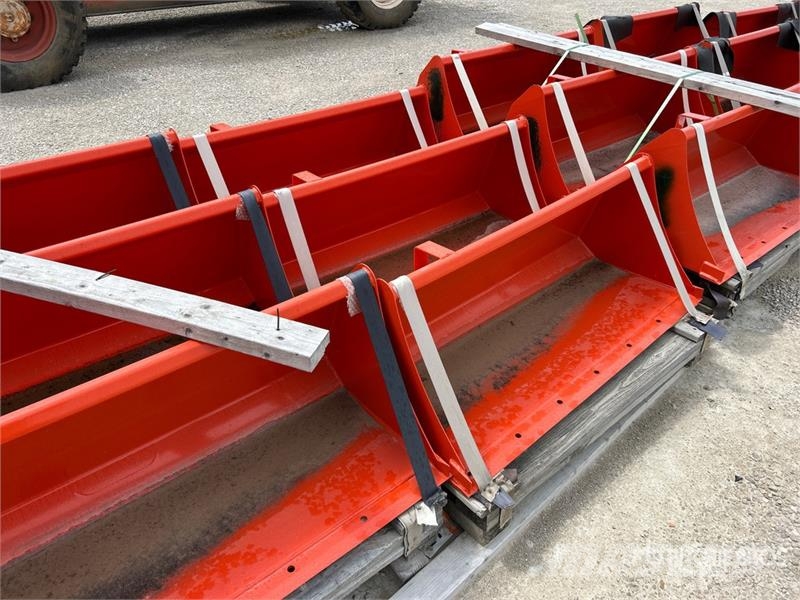 Kubota of (3) Kubota 47 in General Purpose Ag Tractor Buc ملحقات أخرى للجرارات