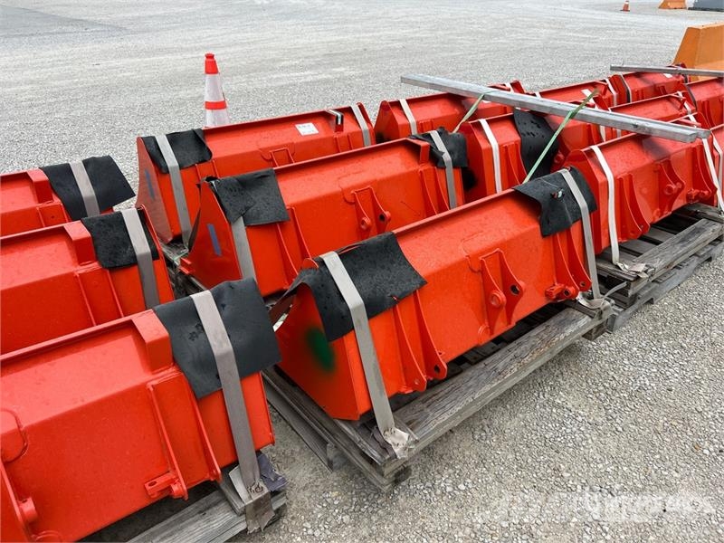 Kubota of (3) Kubota 47 in General Purpose Pin-On Ag Trac ملحقات أخرى للجرارات