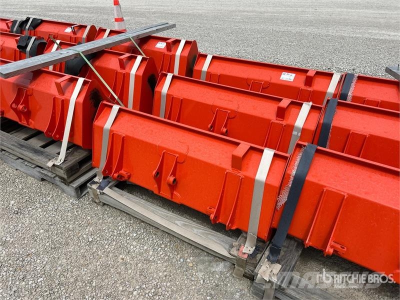 Kubota of (3) Kubota 47 in General Purpose Ag Tractor Buc ملحقات أخرى للجرارات