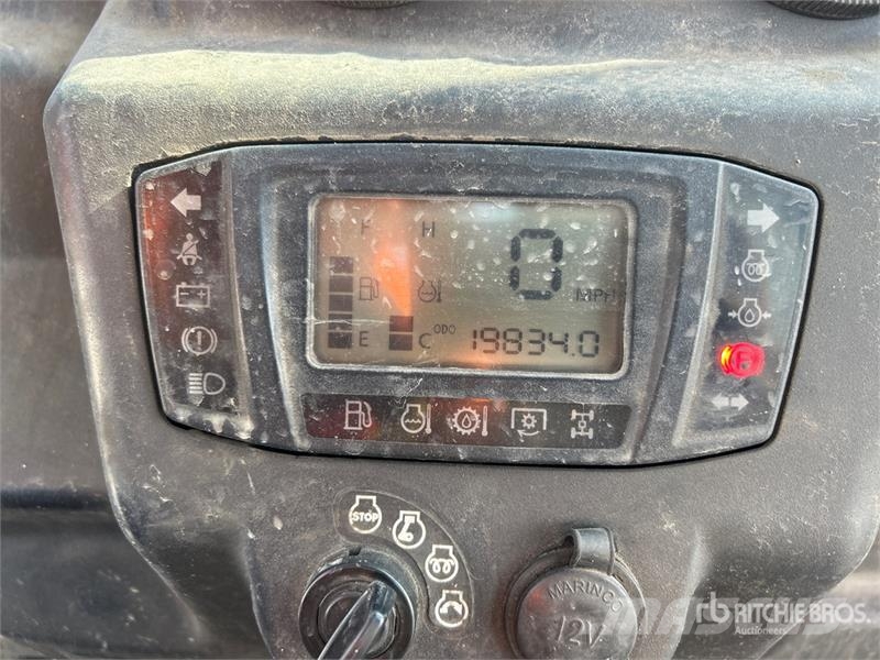 Kubota RTV-X1100CW-H 4x4 Utility Vehicle ماكينات منفعة عامة