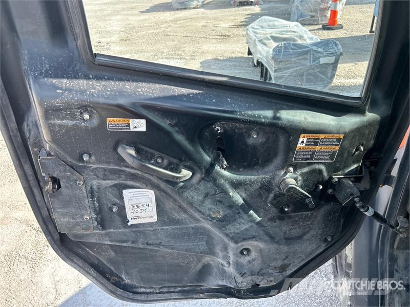 Kubota RTV-X1100CW-H 4x4 Utility Vehicle ماكينات منفعة عامة