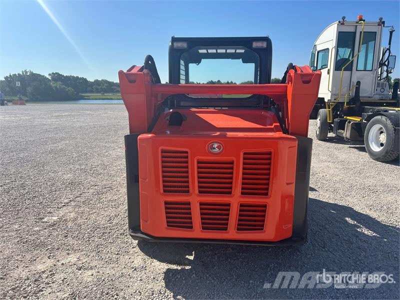 Kubota SVL65-2 Two-Speed Compact Track Loader لوادر انزلاقية التوجيه