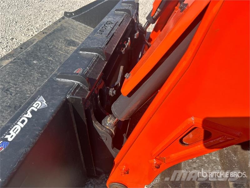 Kubota SVL65-2 Two-Speed Compact Track Loader لوادر انزلاقية التوجيه