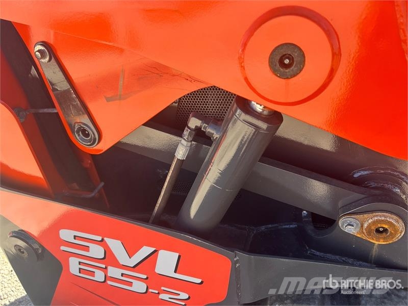 Kubota SVL65-2 Two-Speed Compact Track Loader لوادر انزلاقية التوجيه