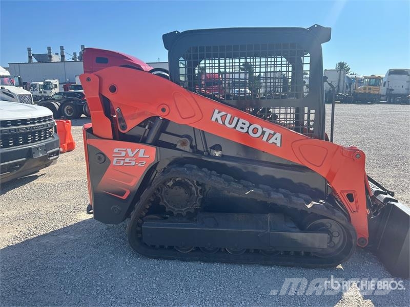 Kubota SVL65-2 Two-Speed Compact Track Loader لوادر انزلاقية التوجيه
