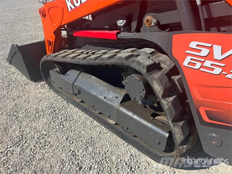 Kubota SVL65-2 Two-Speed Compact Track Loader لوادر انزلاقية التوجيه