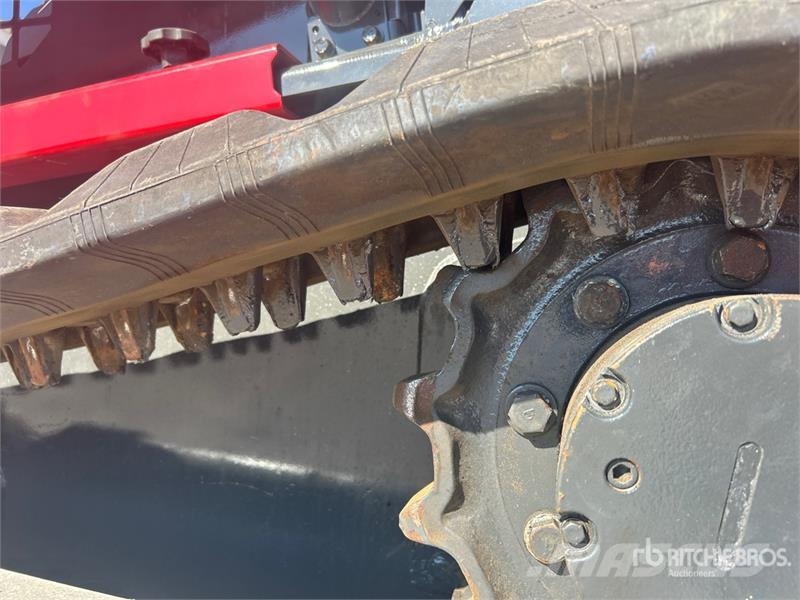 Kubota SVL65-2 Two-Speed Compact Track Loader لوادر انزلاقية التوجيه