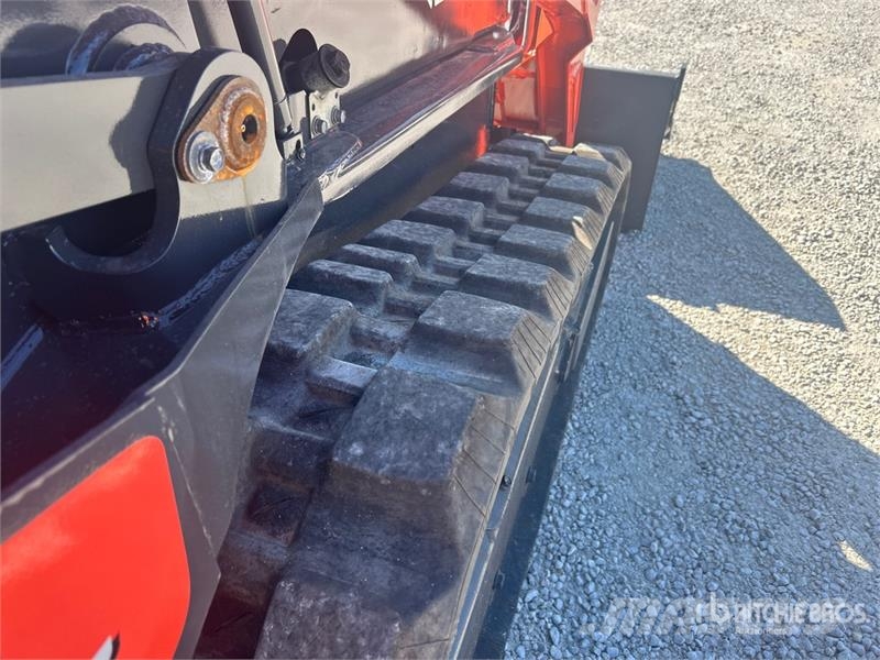 Kubota SVL65-2 Two-Speed Compact Track Loader لوادر انزلاقية التوجيه