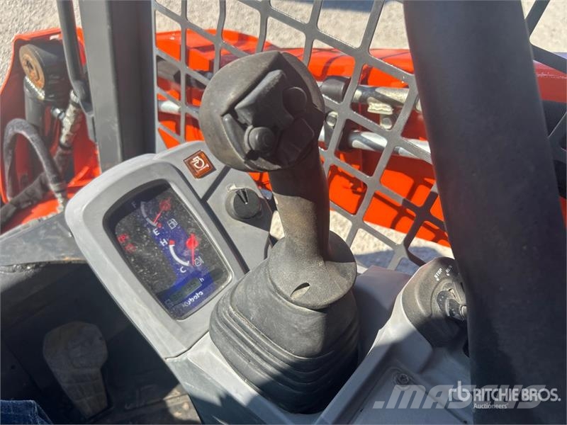 Kubota SVL65-2 Two-Speed Compact Track Loader لوادر انزلاقية التوجيه