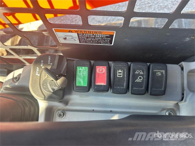 Kubota SVL65-2 Two-Speed Compact Track Loader لوادر انزلاقية التوجيه