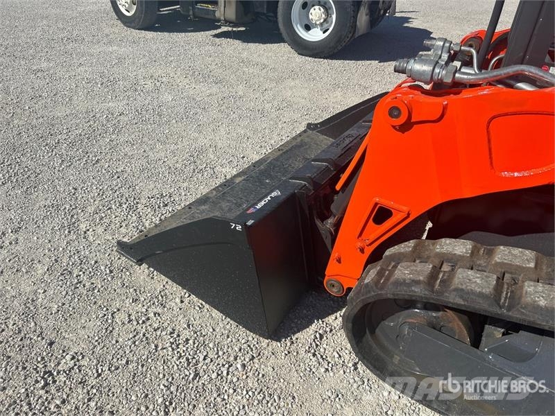 Kubota SVL65-2 Two-Speed Compact Track Loader لوادر انزلاقية التوجيه