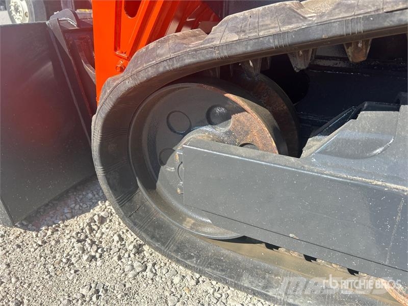 Kubota SVL65-2 Two-Speed Compact Track Loader لوادر انزلاقية التوجيه