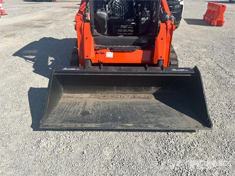 Kubota SVL65-2 Two-Speed Compact Track Loader لوادر انزلاقية التوجيه