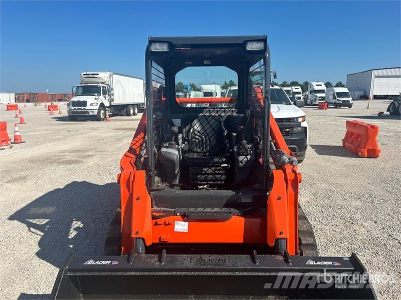 Kubota SVL65-2 Two-Speed Compact Track Loader لوادر انزلاقية التوجيه