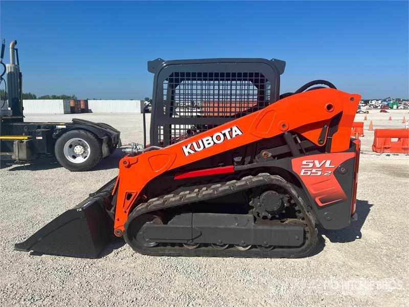 Kubota SVL65-2 Two-Speed Compact Track Loader لوادر انزلاقية التوجيه