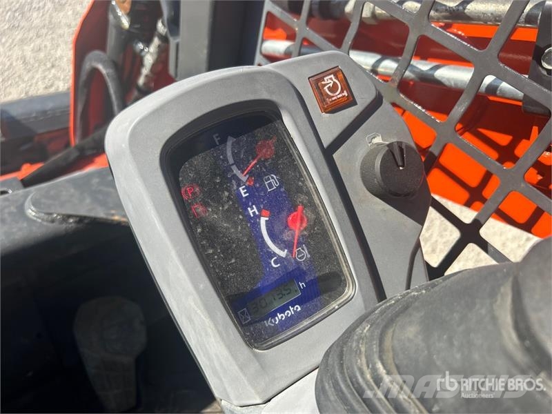 Kubota SVL65-2 Two-Speed Compact Track Loader لوادر انزلاقية التوجيه
