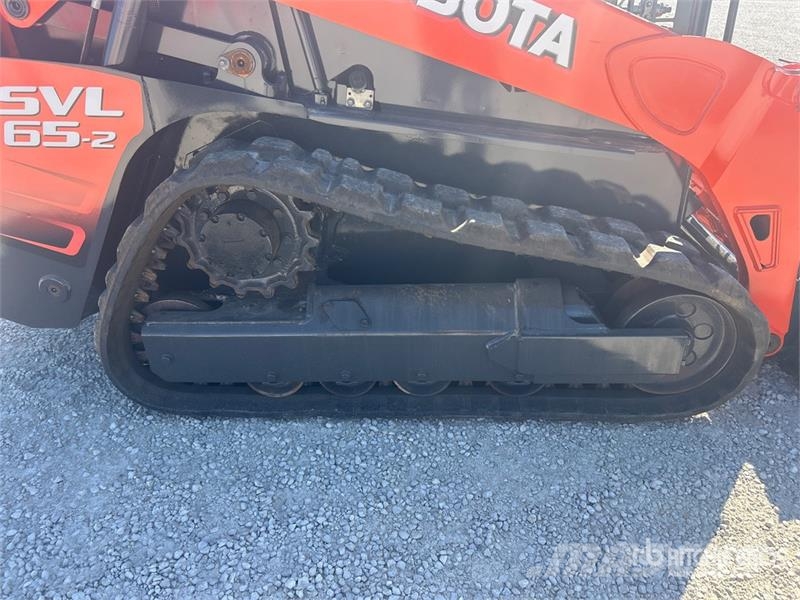 Kubota SVL65-2 Two-Speed Compact Track Loader لوادر انزلاقية التوجيه