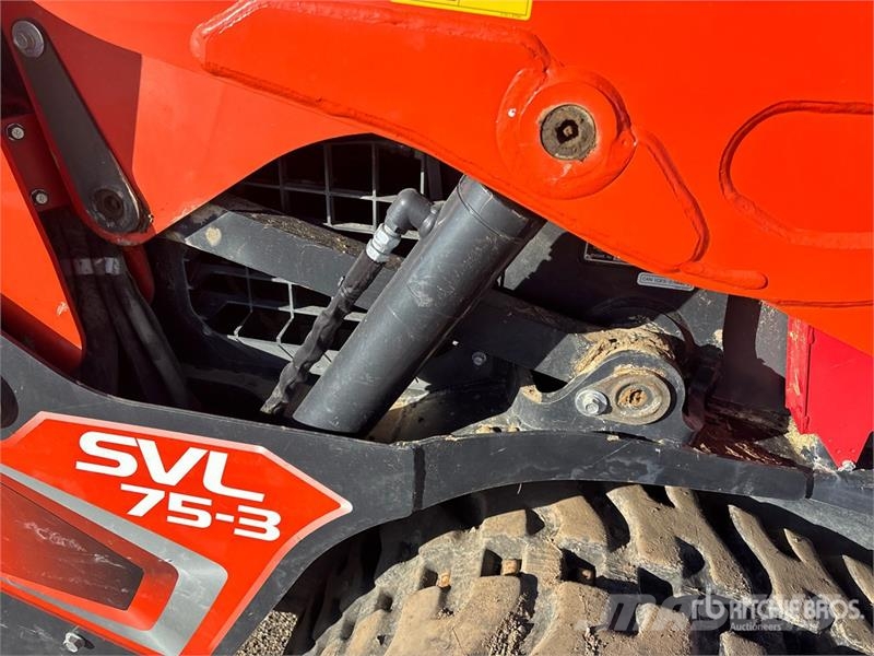 Kubota SVL72-3 Two-Speed Compact Track Loader Kompaktrakodók