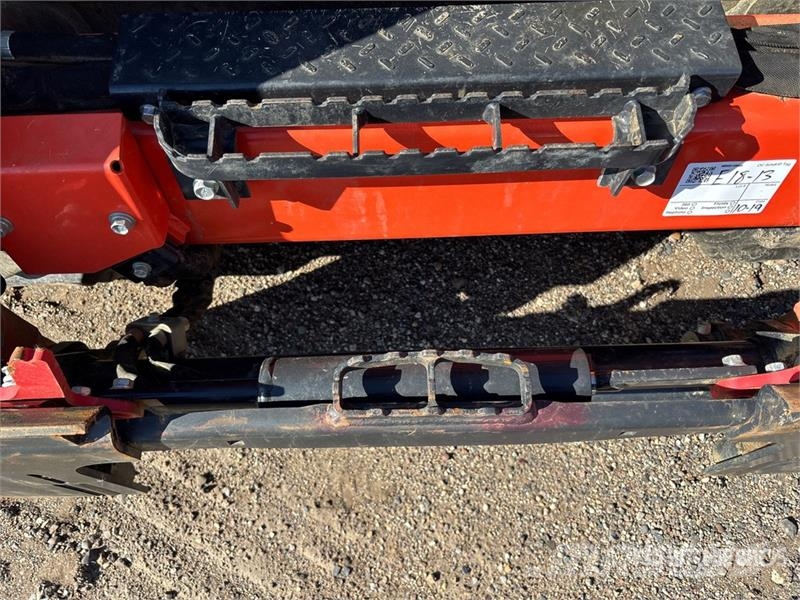 Kubota SVL75-3 Two-Speed High Flow Compact Track Loader Minicargadoras