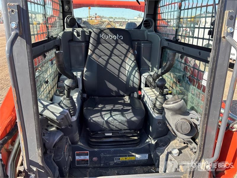 Kubota SVL75-3 Two-Speed High Flow Compact Track Loader Minicargadoras