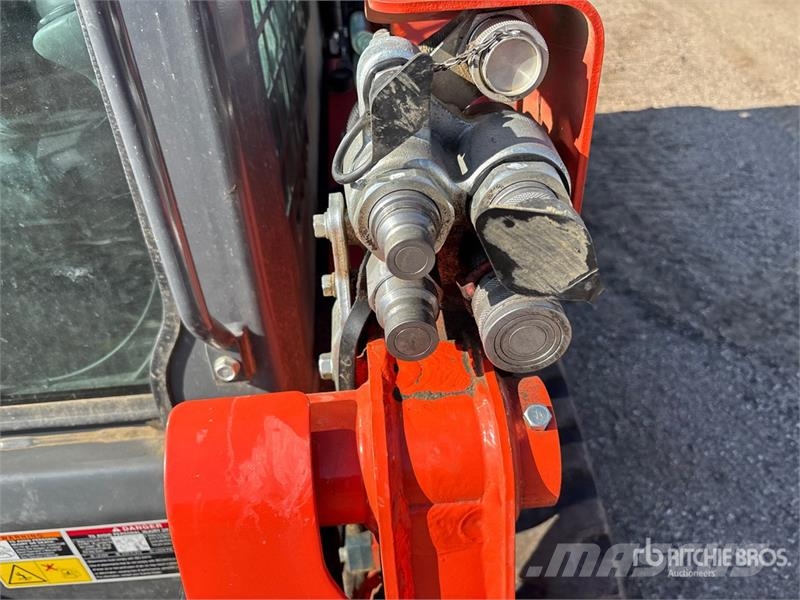 Kubota SVL75-3 Two-Speed High Flow Compact Track Loader Minicargadoras