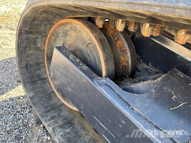 Kubota SVL75-3 Two-Speed High Flow Compact Track Loader Minicargadoras
