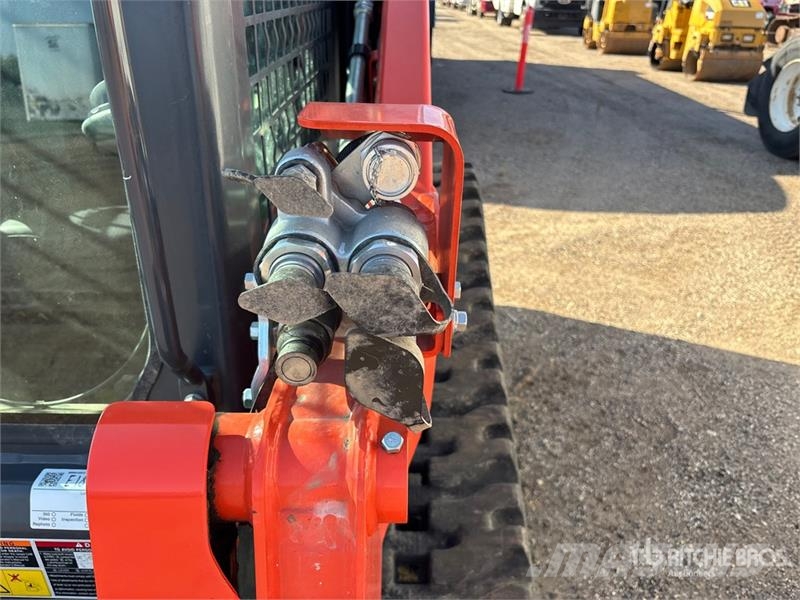Kubota SVL75-3 Two-Speed High Flow Compact Track Loader Minicargadoras