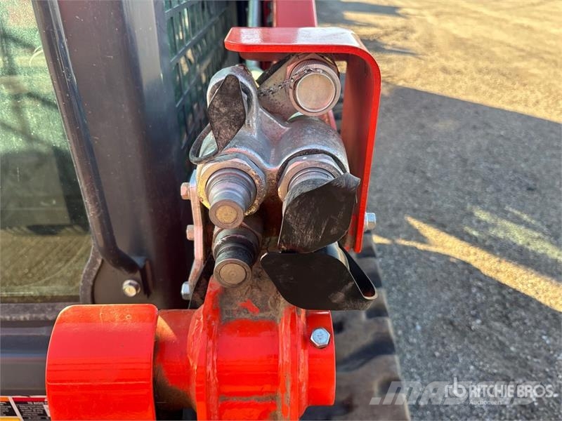 Kubota SVL75-3 Two-Speed Compact Track Loader Minicargadoras