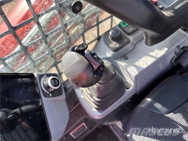 Kubota SVL75-3 Two-Speed High Flow Compact Track Loader Minicargadoras
