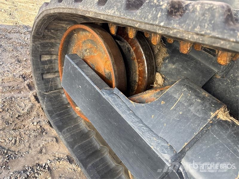 Kubota SVL75-3 Two-Speed High Flow Compact Track Loader Minicargadoras