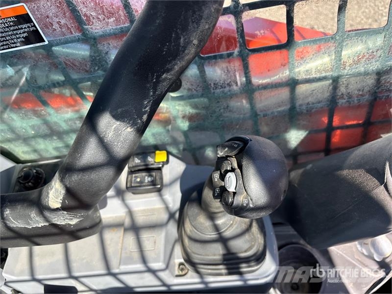 Kubota SVL75-3 Two-Speed High Flow Compact Track Loader Minicargadoras