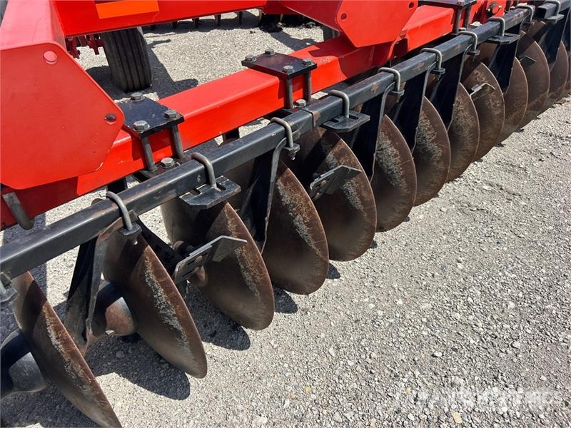 Kuhn Krause 8300 34 ft Offset Vertical Disc Gradas de discos