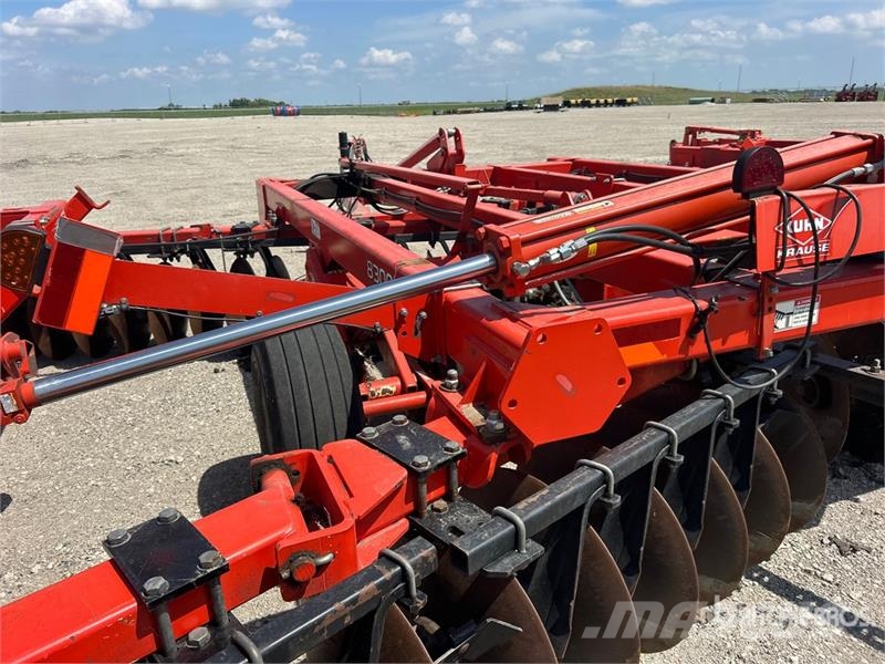 Kuhn Krause 8300 34 ft Offset Vertical Disc Gradas de discos